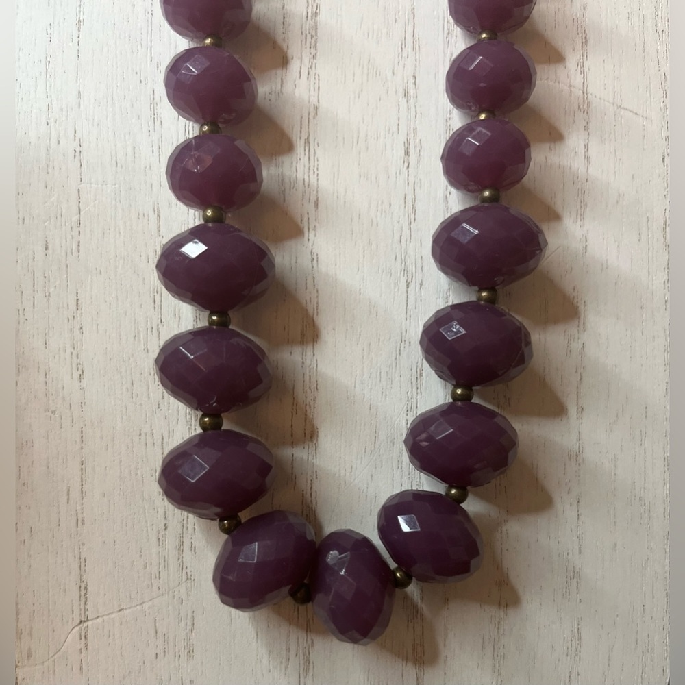 π€ vintage inspired plum colored bead necklace - Picture 3 of 3